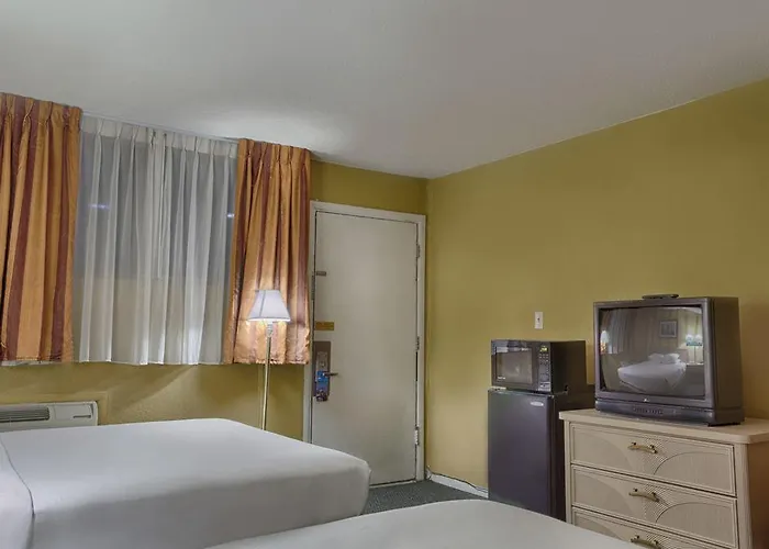 Center Downtown Motel 2*
